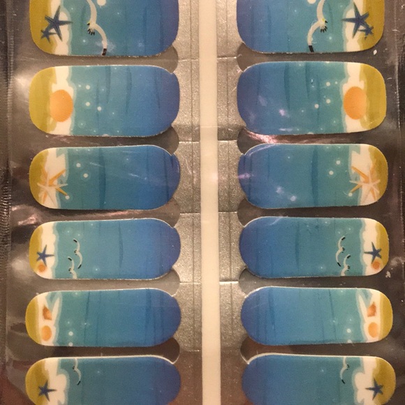Beachy nail polish strips - Picture 1 of 8